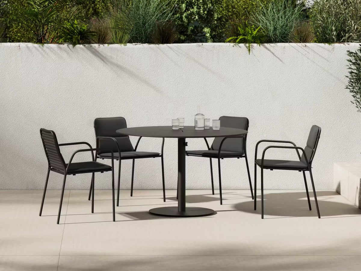 XY Outdoor Dining Set