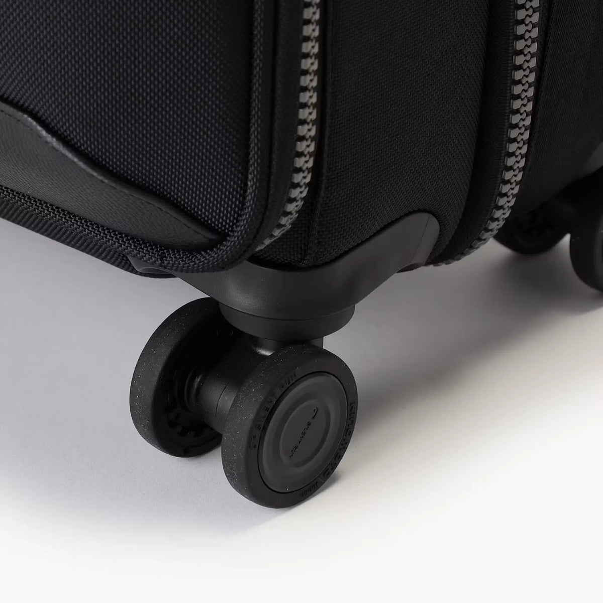 Fusion 4-Wheel Brief Luggage