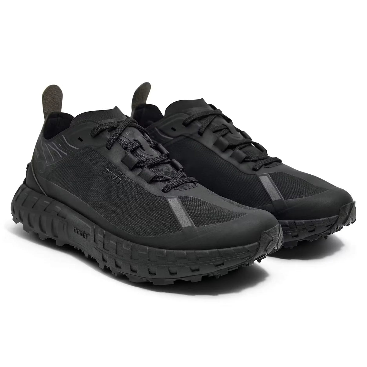 001A Trail Sneaker