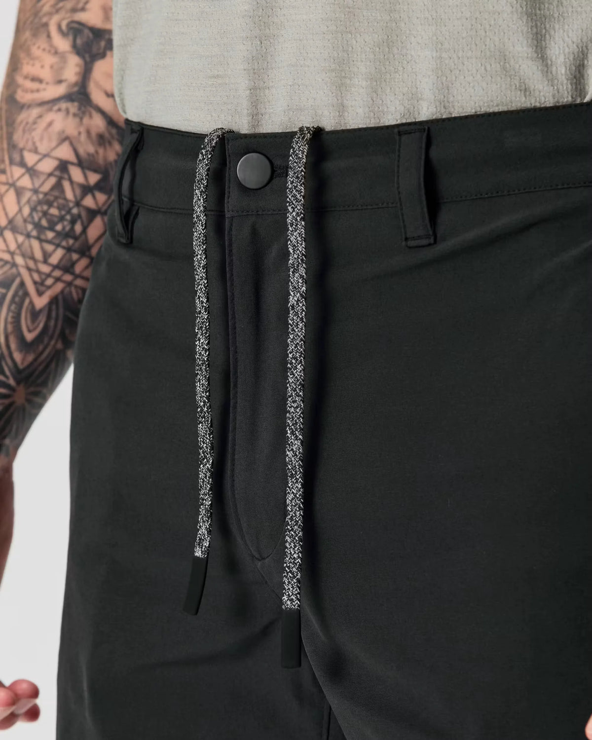 Equator Hybrid Short - 9"