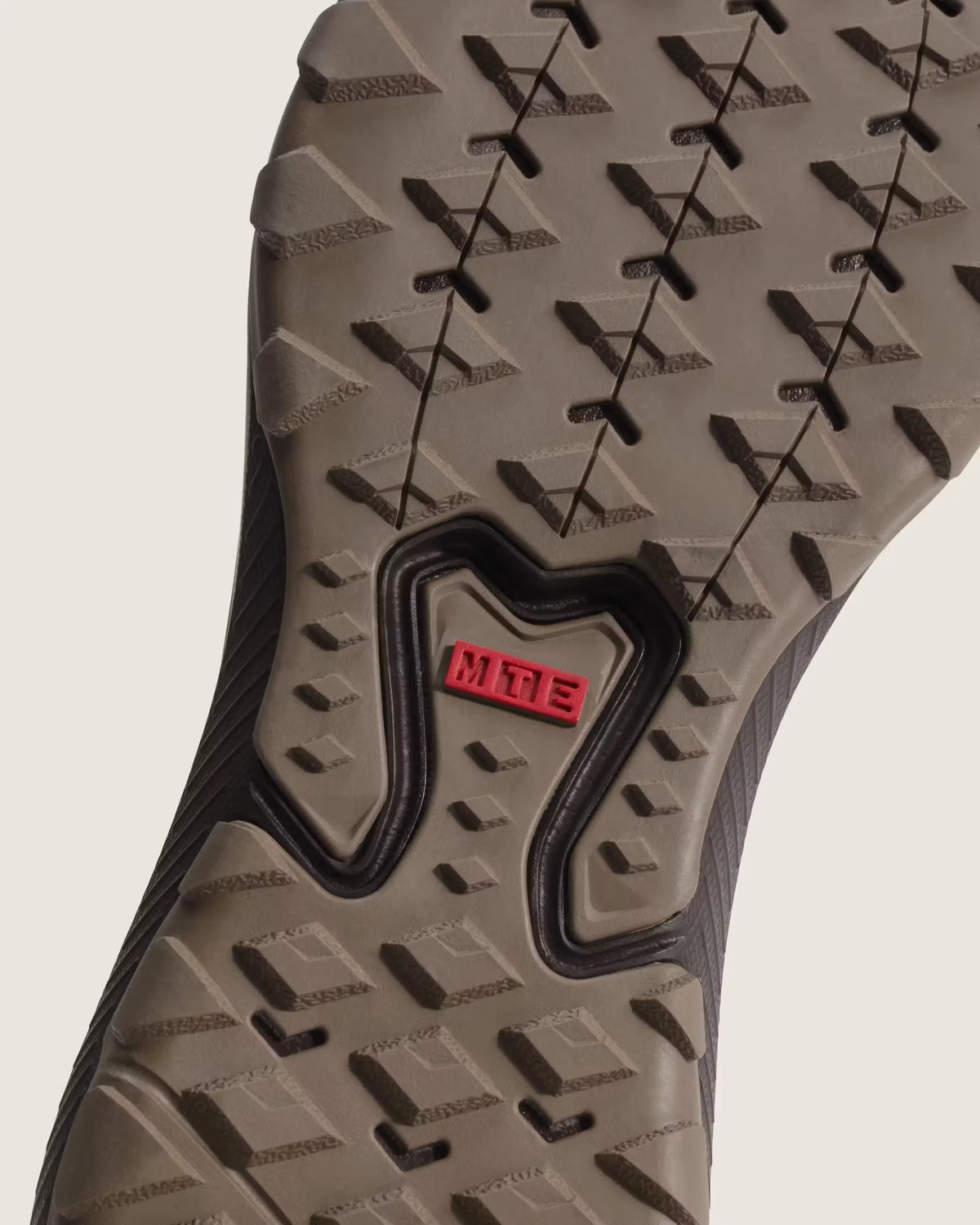 Crosspath Sneaker