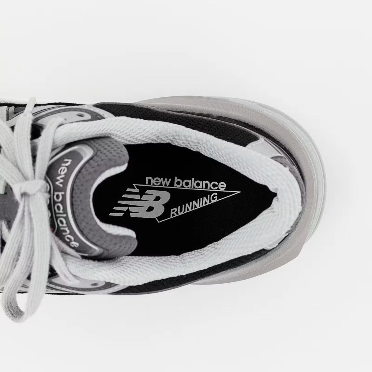 990 Sneaker
