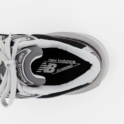 990 Sneaker