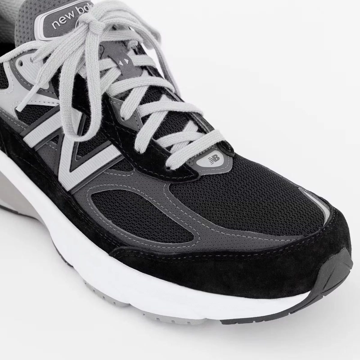 990 Sneaker