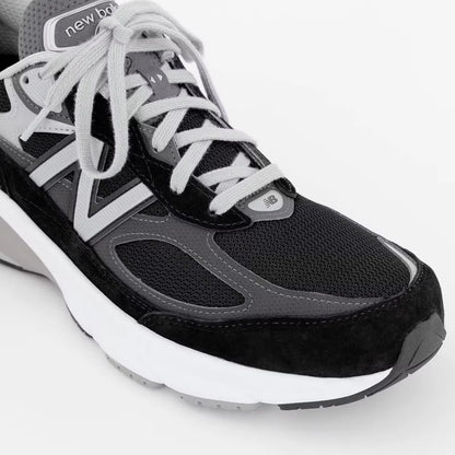 990 Sneaker