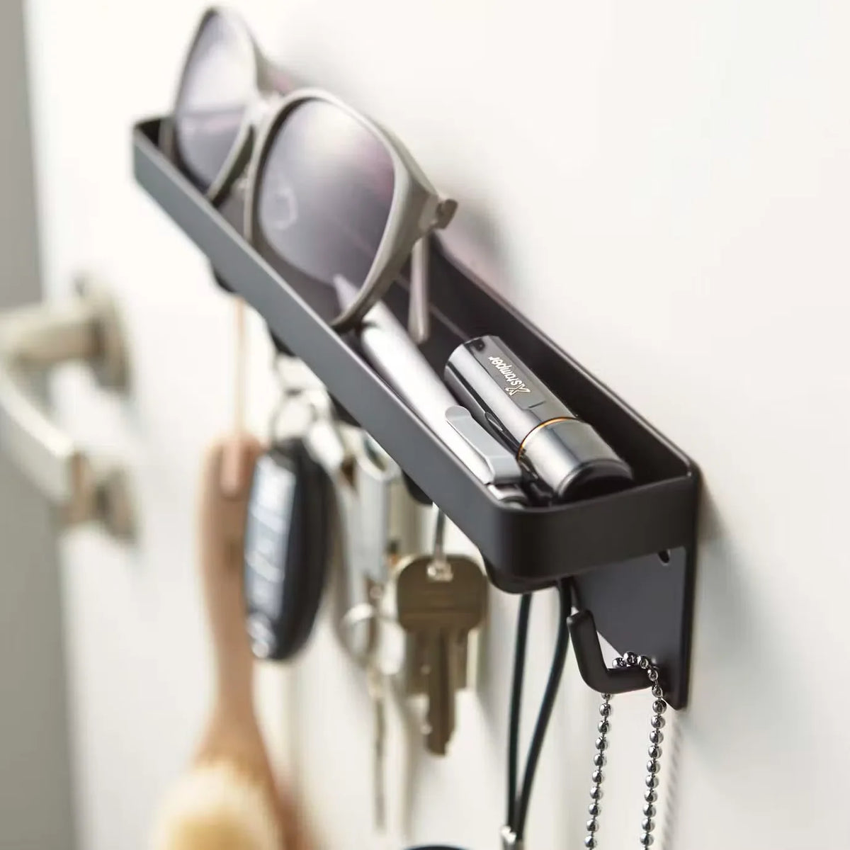 Smart Magnetic Key Rack with Tray