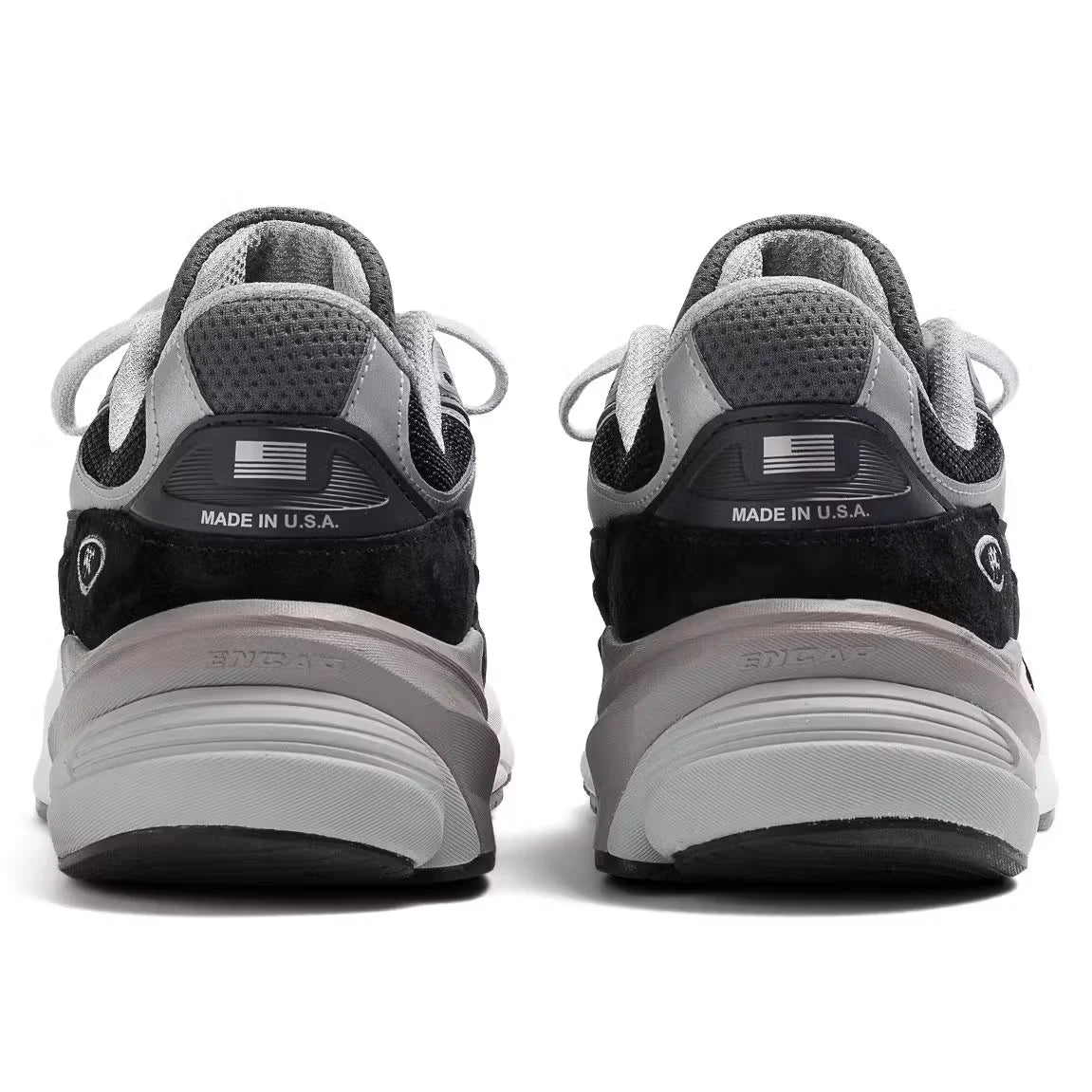 990 Sneaker