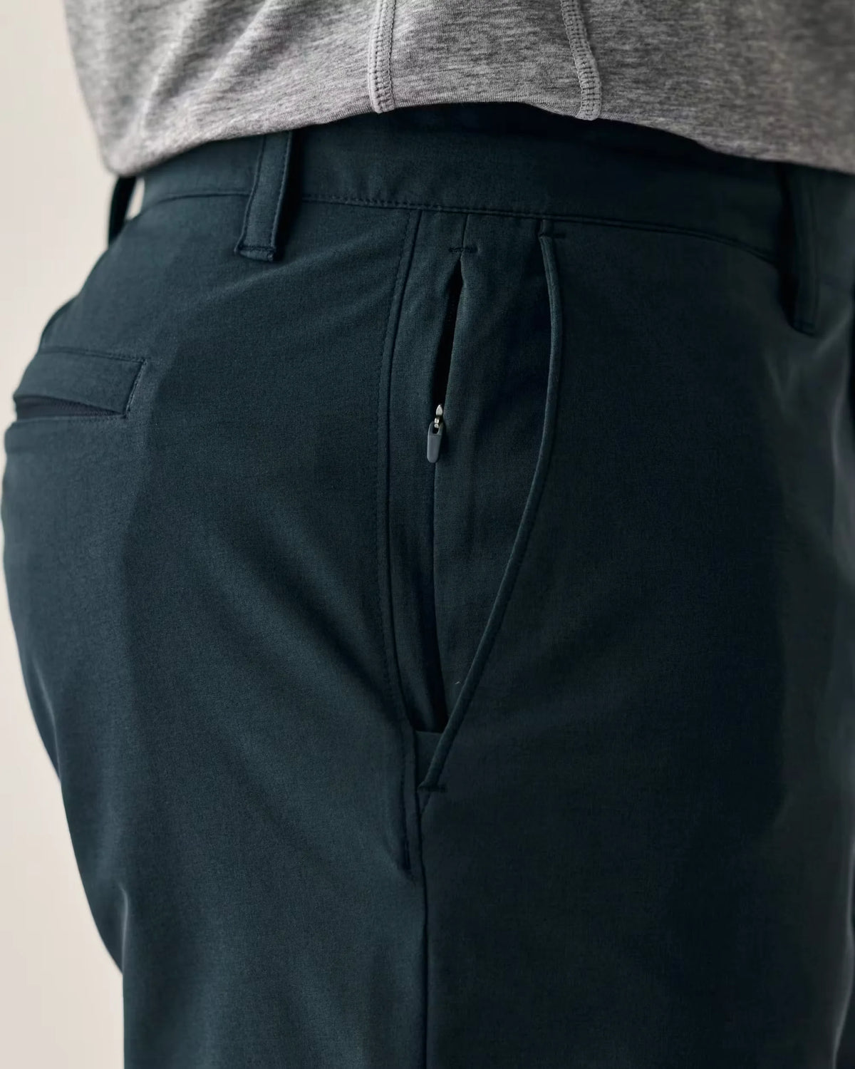 Equator Hybrid Short - 9"